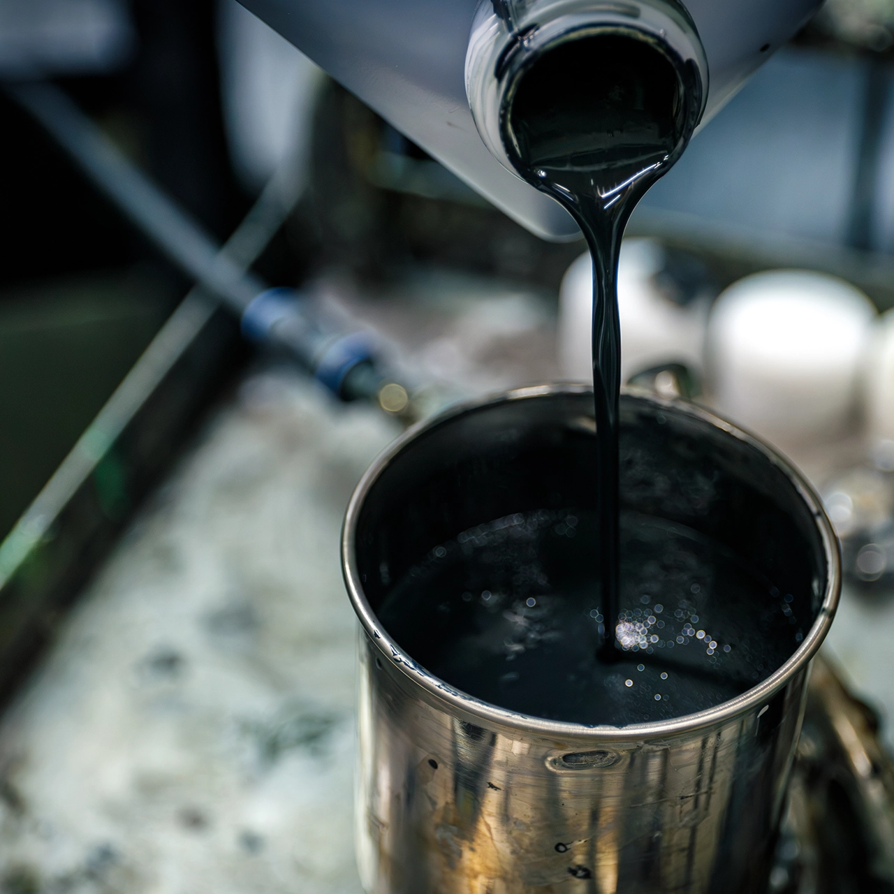 コーティング液の計量作業